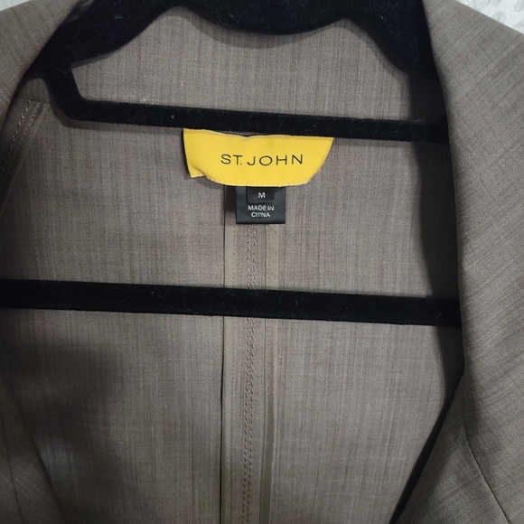 ST JOHN trench coat - Picture 3 of 9